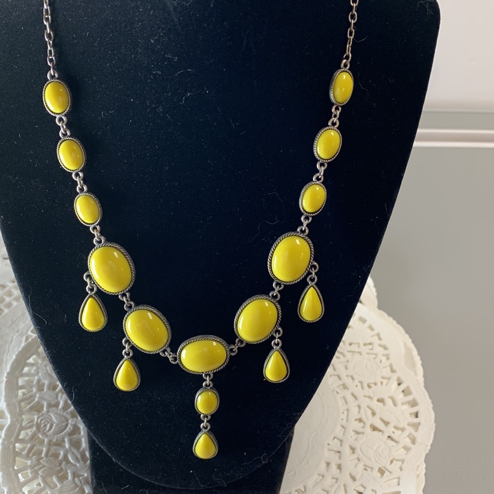 Vintage Necklace 9” Double strand 18” single strand. Beautiful yellow beads. - Picture 5 of 8